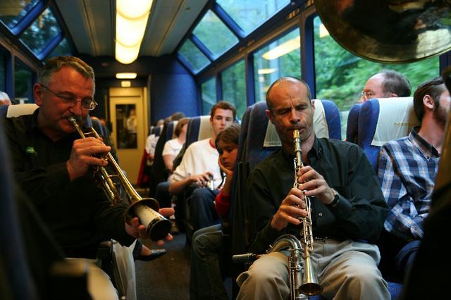 Besiklausant muzikos - Džiazo festivalio traukinys Gstaad'e