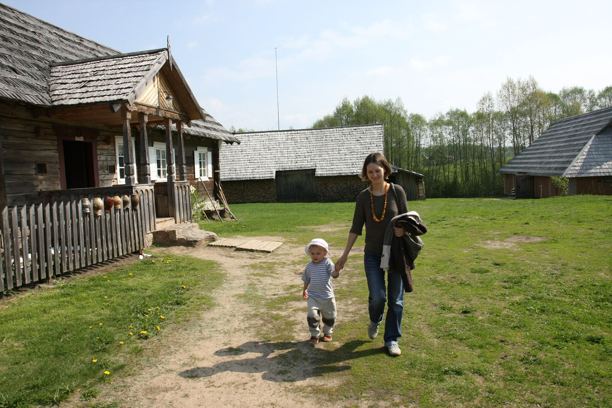 Per kiemėlį ėjo vyras, tikras vyras - ne pipiras